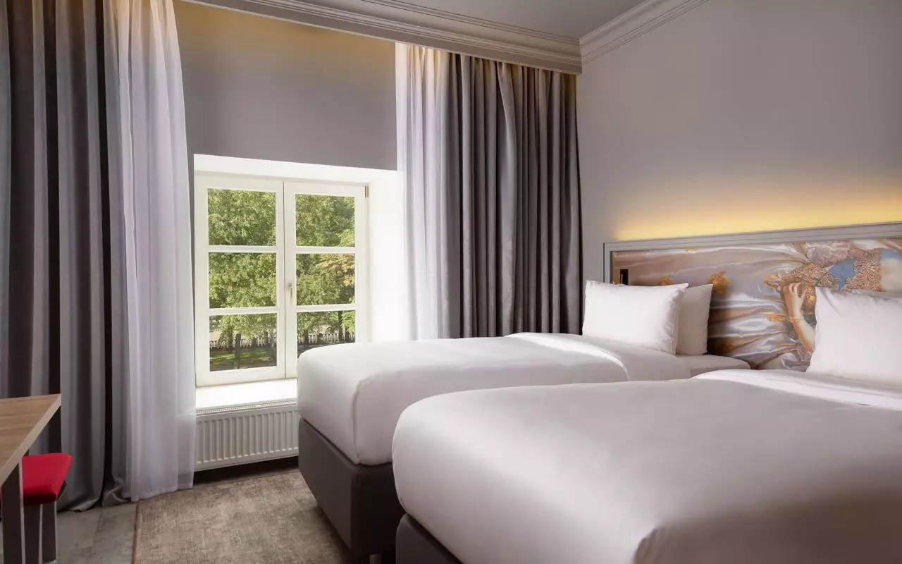 هالیدی این سادوایا تیتر اسکوئر هتل سن پترزبورگ